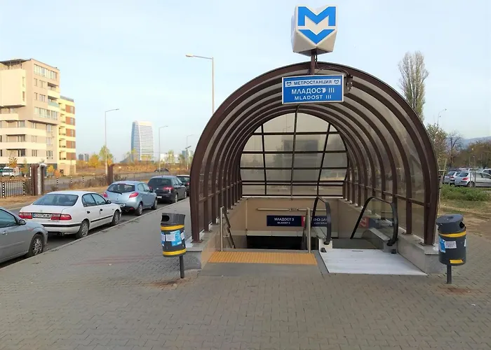 Mladost Near Metro Mladost 3 & Airport Διαμέρισμα *